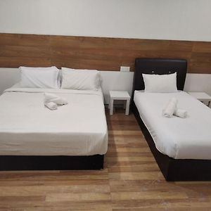 Bilik standard bertiga